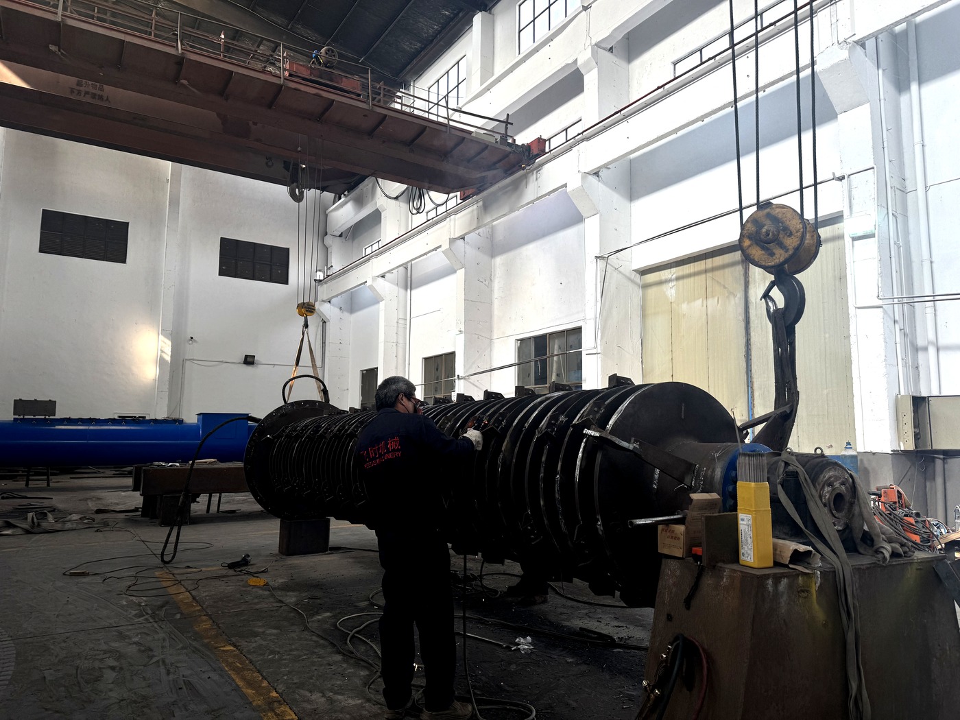 Heavy Machinery Fabrication Crane Bay in Yixing Workshop