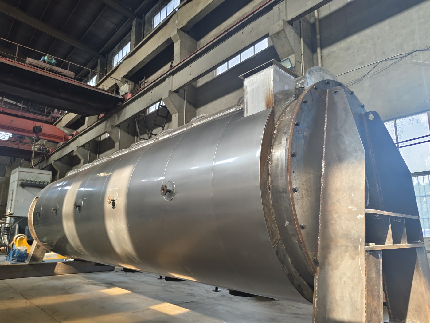 Thermal jacketed dryer body staging under crane bay