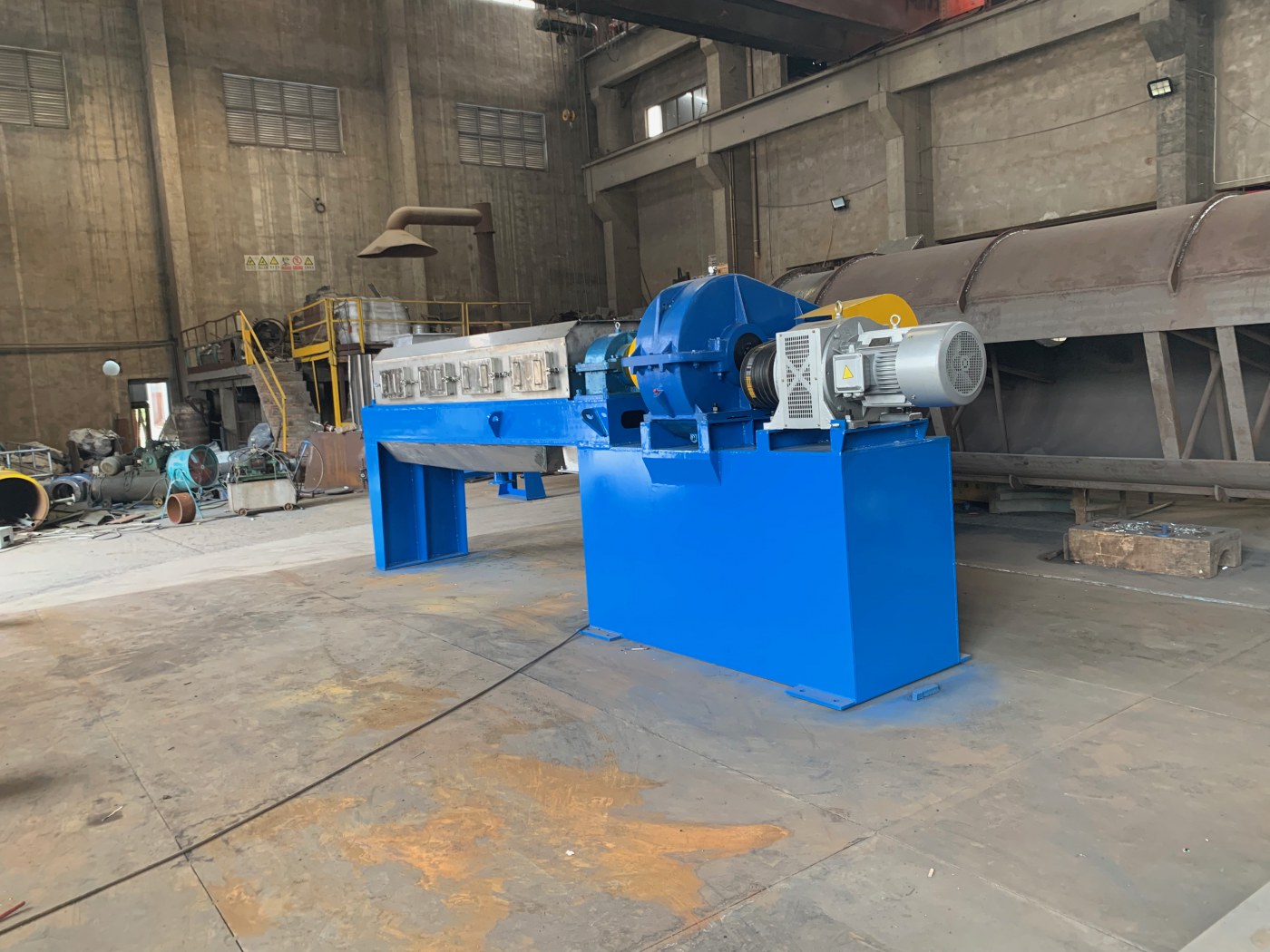Twin-screw dewatering and lipid press on workshop floor